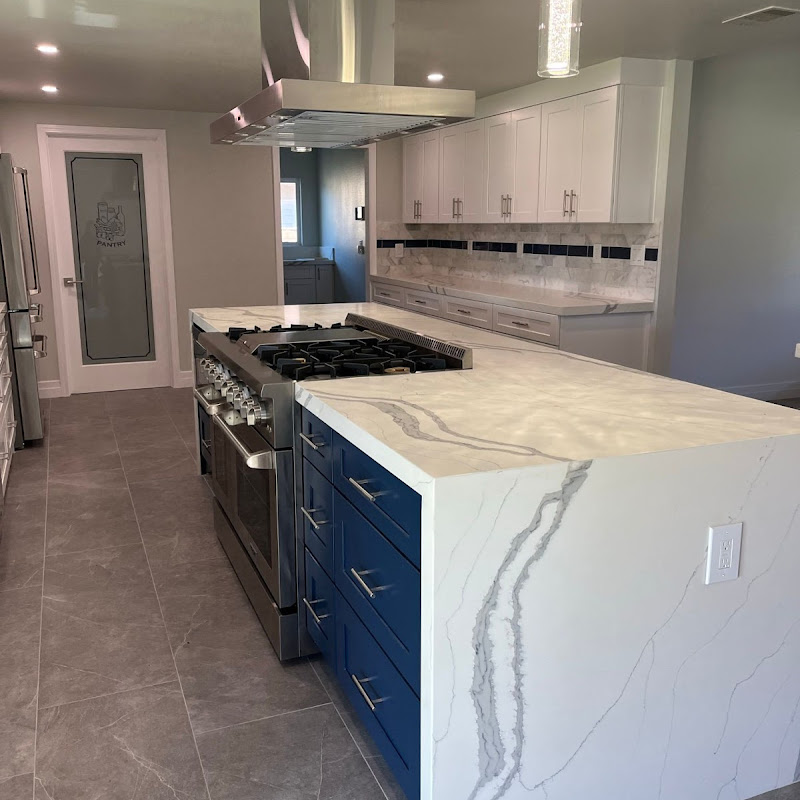 Two-tone kitchen