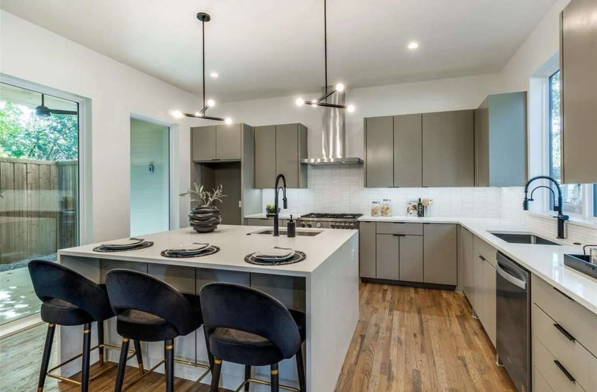 Modern gray kitchen with oversized island — Simply Stunning Los Angeles